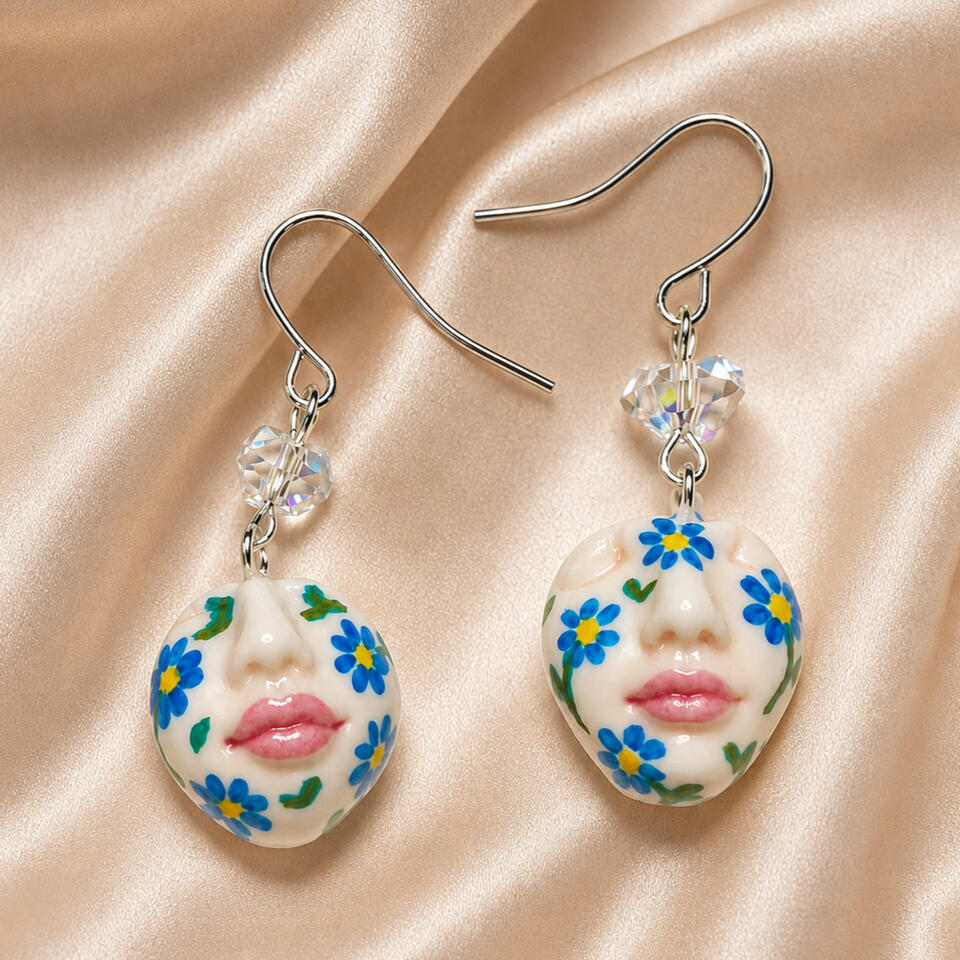 Handpainted Flower Face Charm Earrings Handbemalte Ohrringe mit Blumen-Gesicht-Anhänger