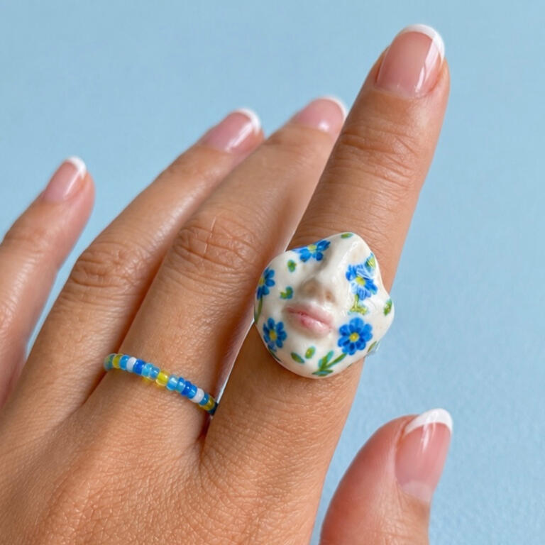 Handpainted Flower Face Charm Ring Handbemalte Ringe mit Blumen-Gesicht-Anhänger